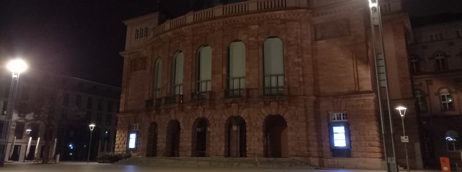 Tüchtiges Trio kehrt Scherben nach 11.11.-Feier in Mainz weg