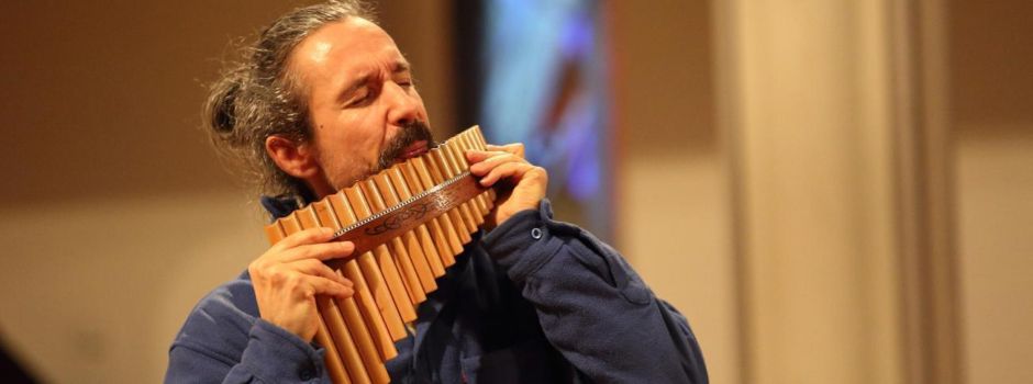 Improvisierte Bühnenwerke – Panflöte, Didgeridoo, Ocean Drum, 
Obertongesang