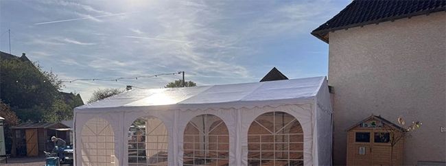 Neue Zeltplane für Selzer Wochenmarkt: Gemeinschaft packt an