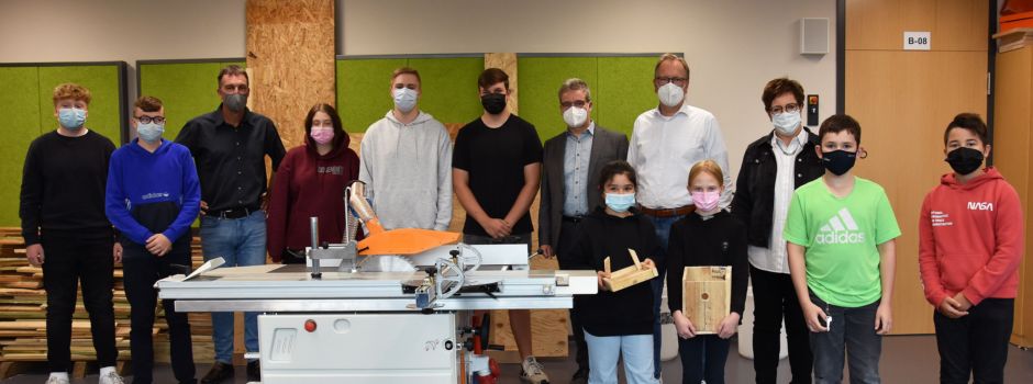 Bürgerstiftung finanziert Kreissäge für den Technikunterricht der Gesamtschule