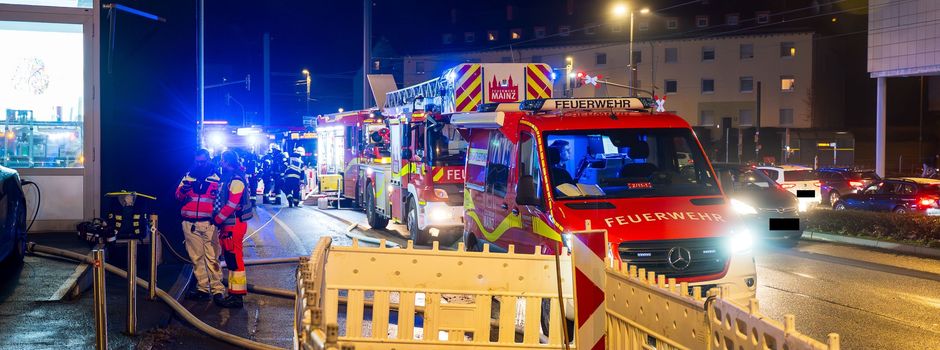 Brand in Mainzer Ladengeschäft: Bewohner müssen evakuiert werden