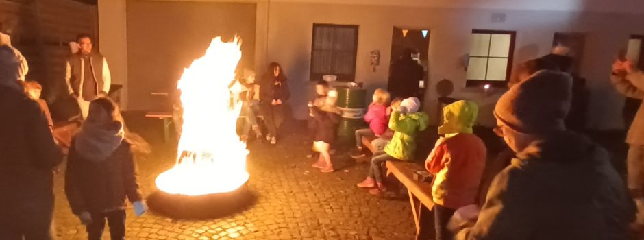 Laternenumzug mit Martinsfeuer