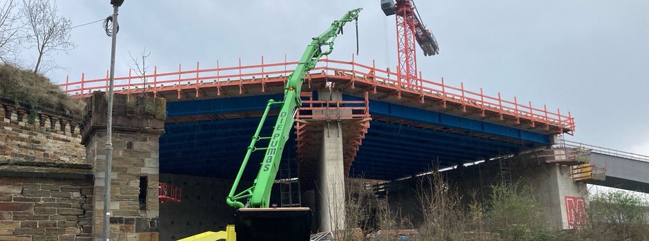 Warum Radfahrer an der Pfaffendorfer Brücke jetzt Dauer-Grün haben
