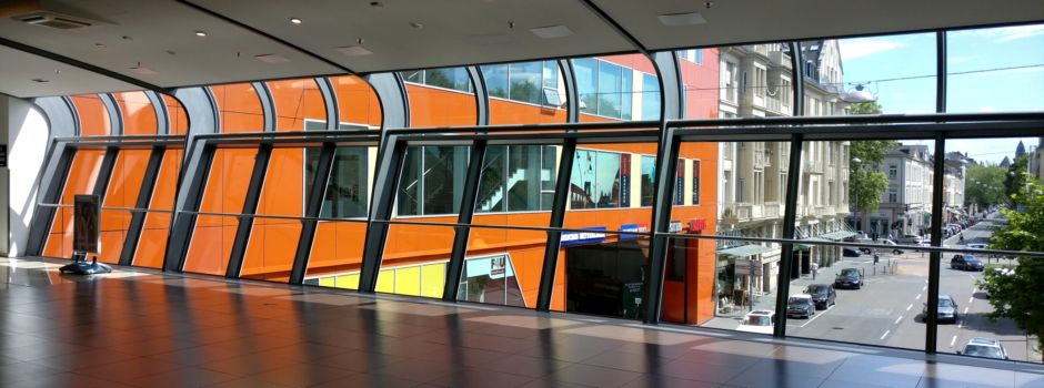 Wiesbadener Luisenforum: Wieso stürzte die Scheibe auf die Straße?