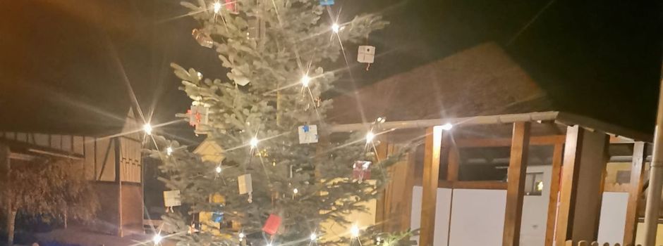 Weihnachtsbaum schmücken in Birkheim