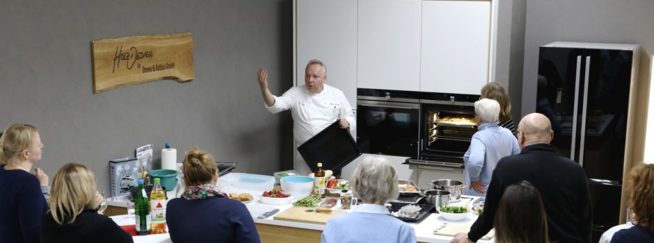 Einweisung in Induktions-System mit Eventkoch Michael van der Zypen