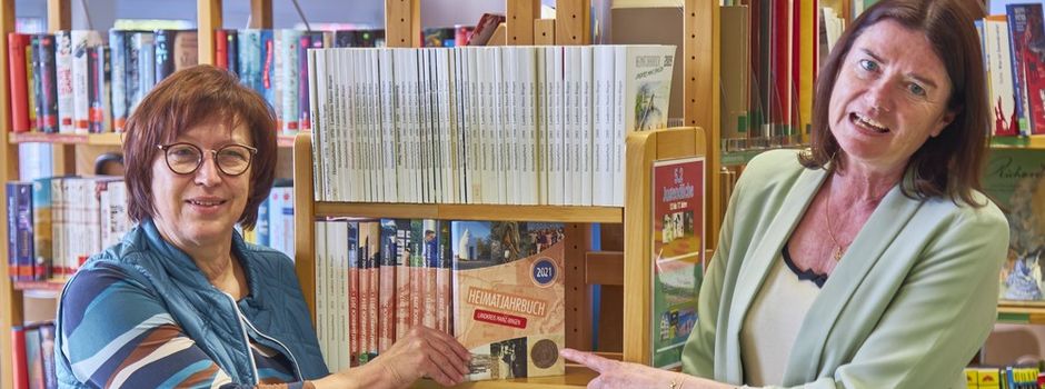 Gedächtnis der Region: Geschichtsverein übergibt wertvolle Jahrbücher an Stadtbibliothek