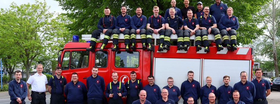 Freiwillige Feuerwehr Niederkassel bildet 20 neue Wehrkräfte aus