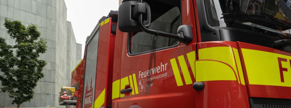 Brand in Mainz-Ebersheim: Feuerwehr stundenlang im Einsatz