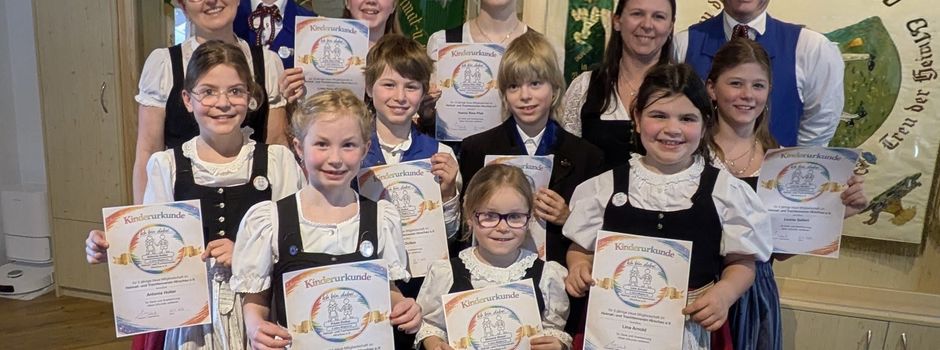 Generationenübergreifende Treue bei den Hirschauer Trachtlern - Ehrungen langjähriger Mitglieder