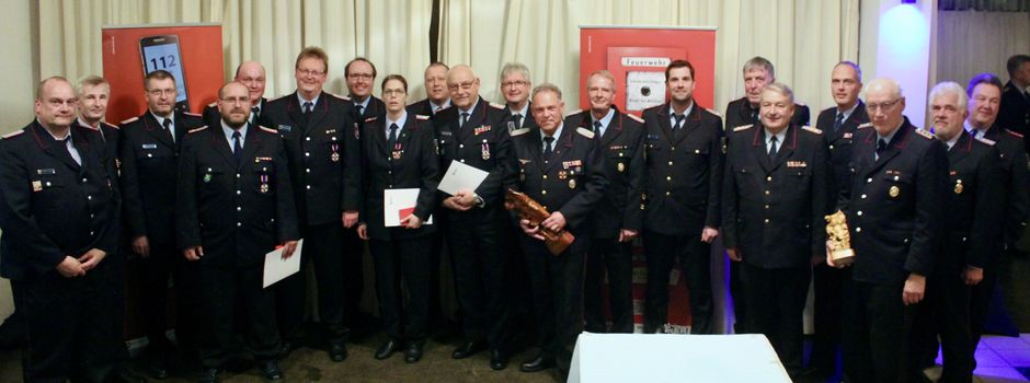 Volker von Alm und Thomas Ruß mit  Feuerwehrehrenkreuz in Gold ausgezeichnet