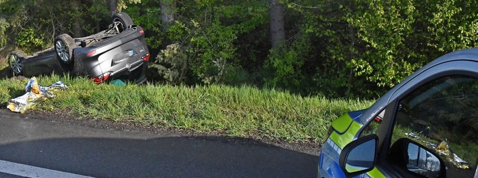 Zwei Autos überschlagen sich: Lebensgefährliche Verletzungen nach Unfall