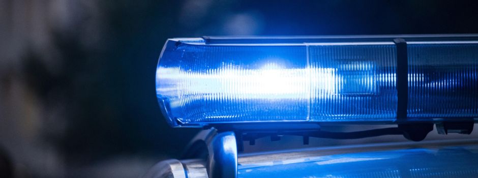 Schwerer Unfall auf A61 bei Boppard: Transporter fährt auf Lkw am Stauende – Fahrer eingeklemmt