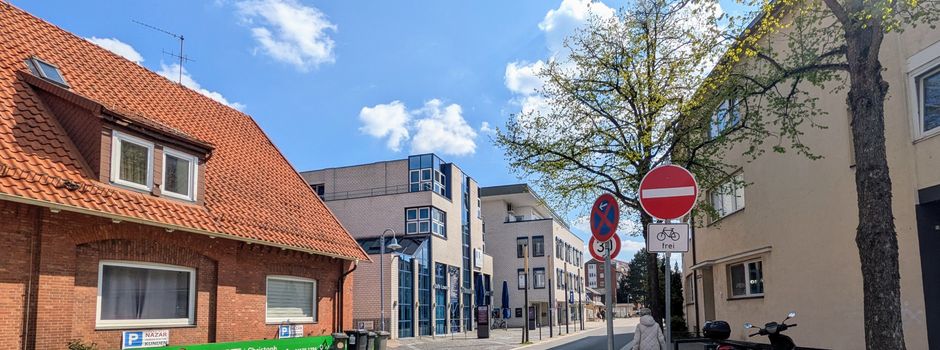 Verkehrsregelung in der Schillerstraße: Keine Einbahnstraße, aber ein Einfahrverbot