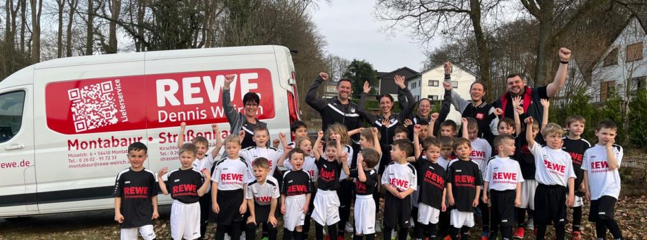 Neue Trikots für unsere Bambini — Danke an den REWE Markt "Dennis Weirich" in Straßenhaus!