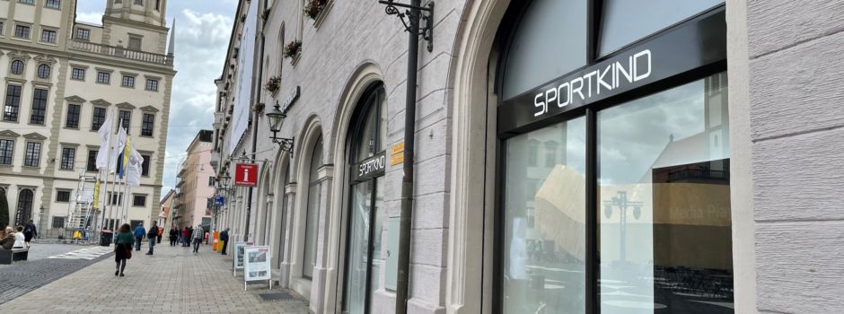 Neu in Augsburg: Sportbekleidung am Rathausplatz