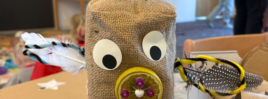 Begeisterte Kinder beim Kunstprojekt „Sternensegler gestalten Kunst“