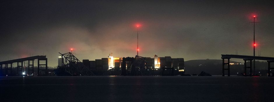 Taucher bergen zwei Leichen nach Brückeneinsturz in den USA