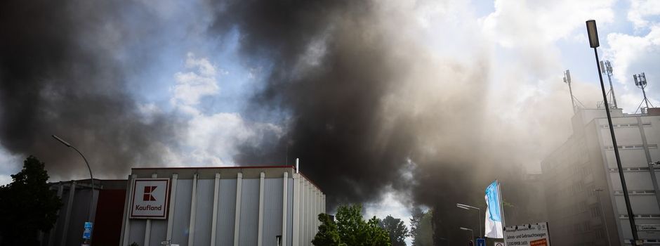 Rauchwolke durch Großbrand über Berlin - Anwohner gewarnt