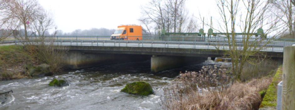 Instandsetzung der Brücke über die Ems: Halbseitige Sperrung der Landesstraße L 927 in Herzebrock-Clarholz.
