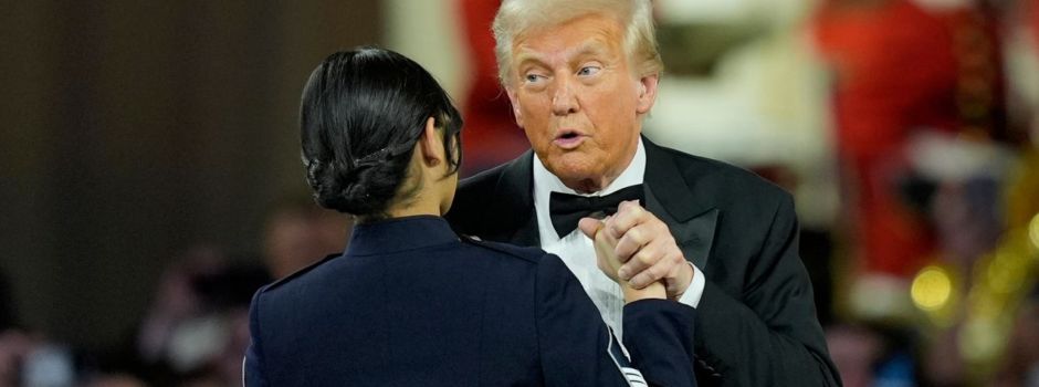 Trump tanzt - auch mit einer Fremden