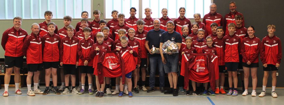 Neue Trainingsanzüge für die Tischtennis-Jugend von TuRa Hechthausen
