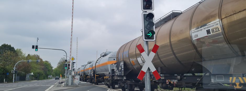 Rätsel um geöffnete Bahnschranken in Mondorf