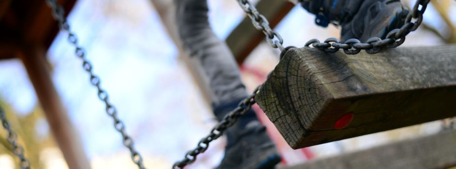 Kind in Mainz in Klettergerüst eingeklemmt