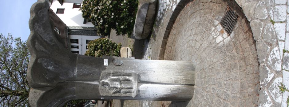 Rhabarberbrunnen auf dem Mondorfer Adenauerplatz: Säuberung vertagt