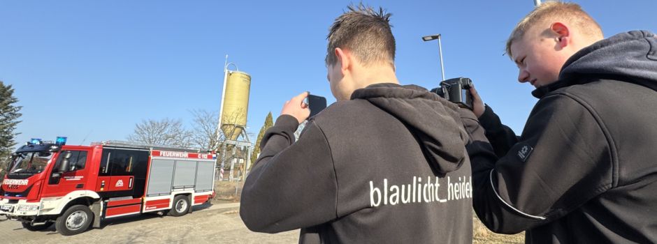 Feuerwehrfahrzeuge im Fokus der Fotografen