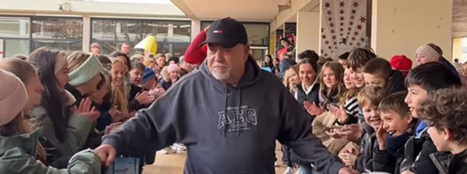 Hausmeister in Frankenthal bei Abschied wie Popstar gefeiert