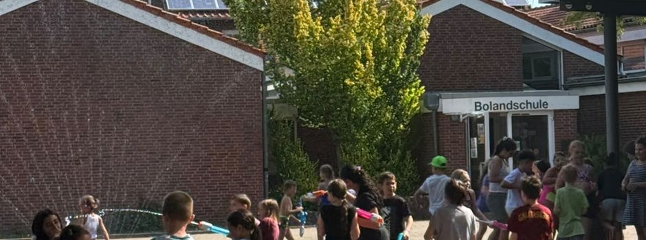 Spontaner Wassertag an der Bolandschule