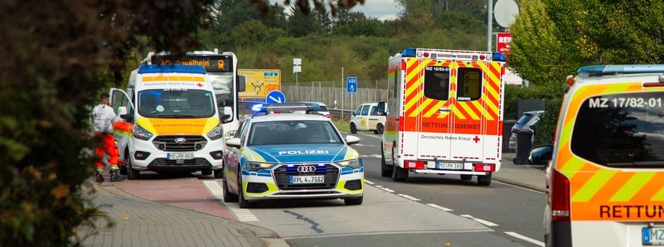 Kind (7) rennt auf Straße und wird von Auto erfasst