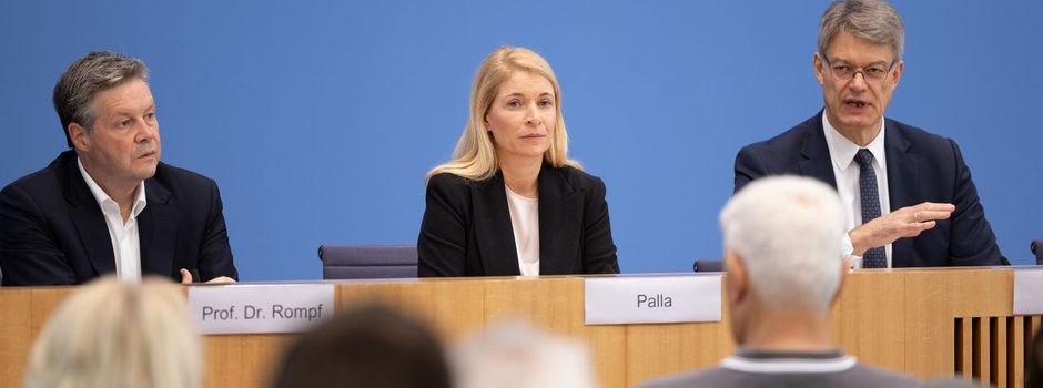 Machtkampf statt Neustart - Holpriger Wechsel an Bahn-Spitze