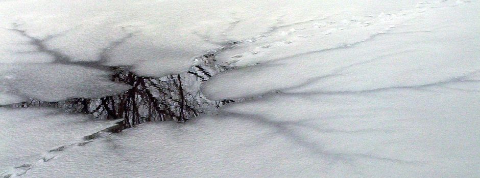 Eisflächen nicht betreten – Lebensgefahr!