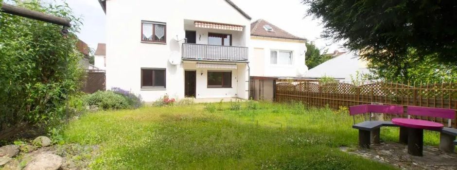 Teilsaniertes Zweifamilienhaus