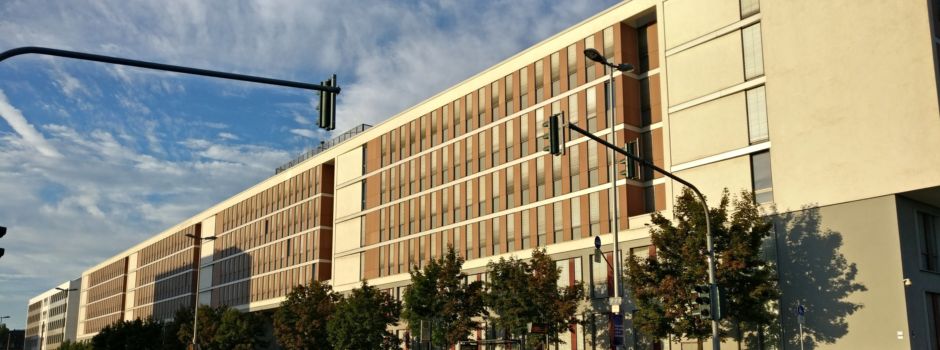 Mann eilt Frau in Wiesbaden zu Hilfe – und wird niedergeschlagen