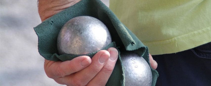 Mit sicherem Auge, die Kugel in der ruhigen Hand...