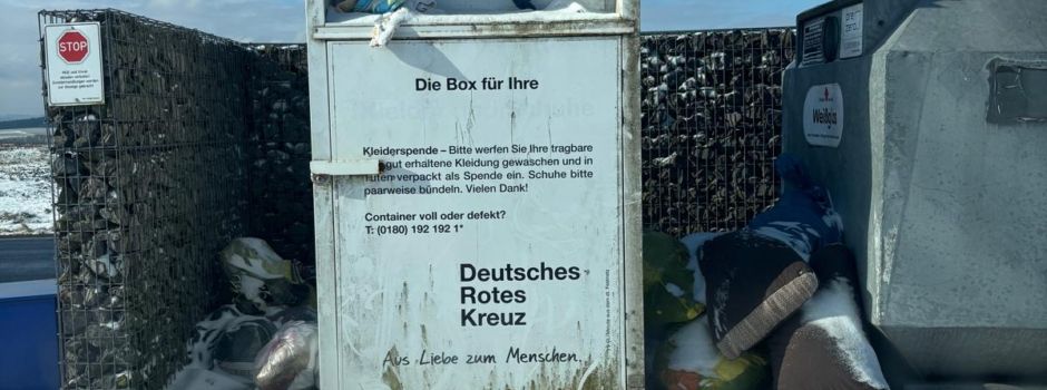 Altkleidercontainer am Sportplatz