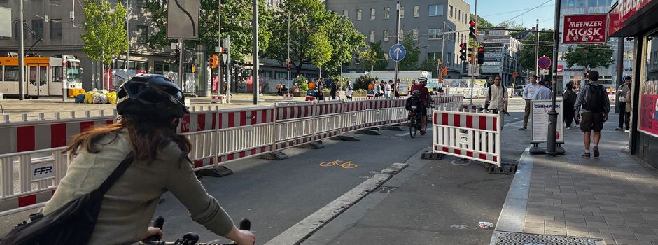 Nach Ärger um Falschparker: Stadt richtet Radweg in der Großen Bleiche ein