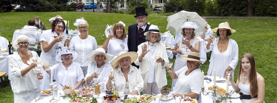 Einladung zur "White Party" in den Burggarten wurde von vielen Gästen gerne angenommen