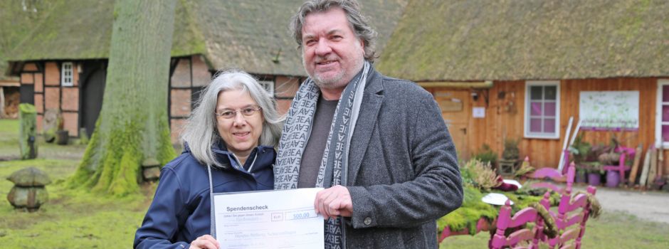 Scheck für die Hospiz-Stiftung