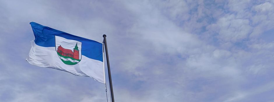 Unser Hafen - Stege drin, Flagge gehisst