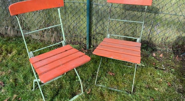 Biergartenstühle aus den 70ern zu verkaufen