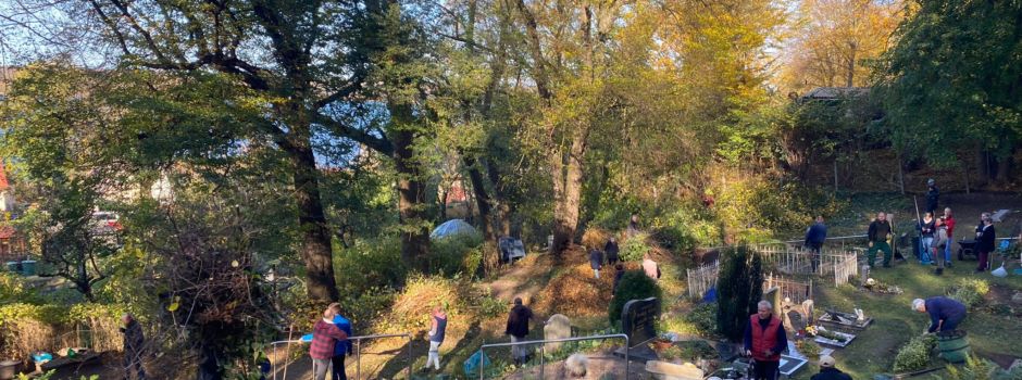 Gemeinschaftlicher Arbeitseinsatz auf dem Friedhof in Klein Nemerow