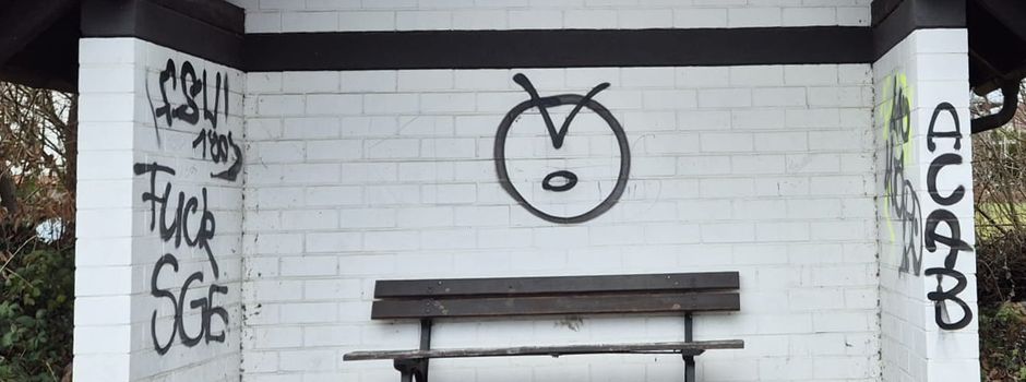 Schmierereien in Dexheim: Bushaltestelle und Wahlplakat beschädigt