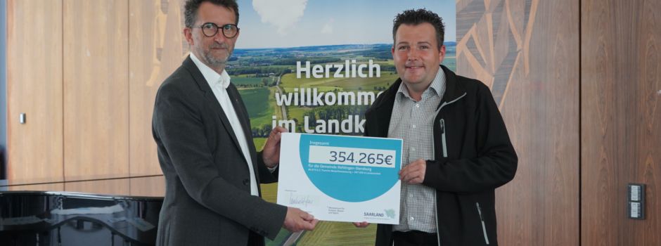 Beseitigung der Hochwasserschäden: Zuwendungsbescheide der Landesregierung übergeben