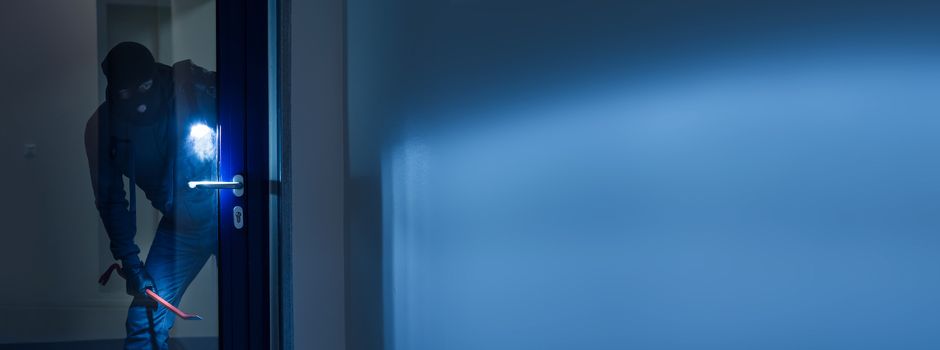 Durch Toilettenfenster eingebrochen