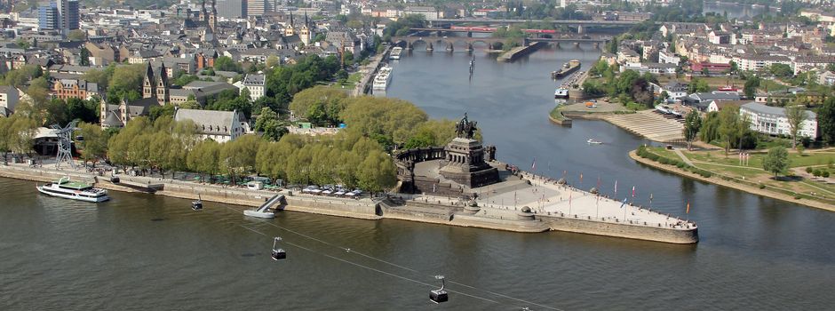 Zehn gegen einen: Junge Männer prügeln auf Mann am Deutschen Eck in Koblenz ein