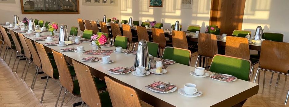 Frühstück in Gesellschaft